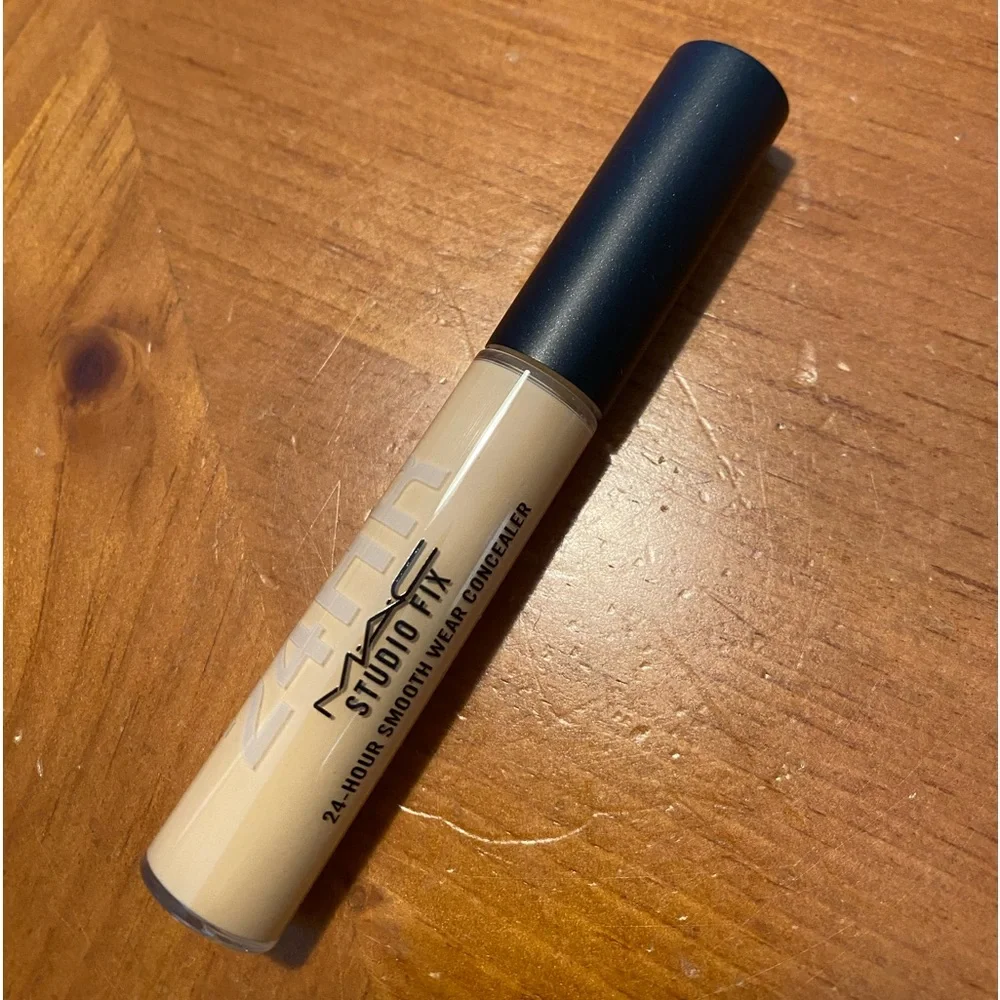 MAC Studio Fix 24-Hour Smooth Wear Concealer NC20
